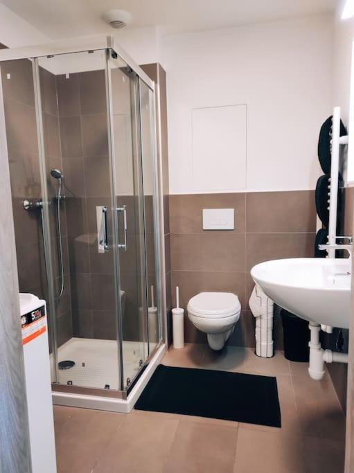 Airport Studio For Two, Free Parking, Airport View Bratislava Exterior photo